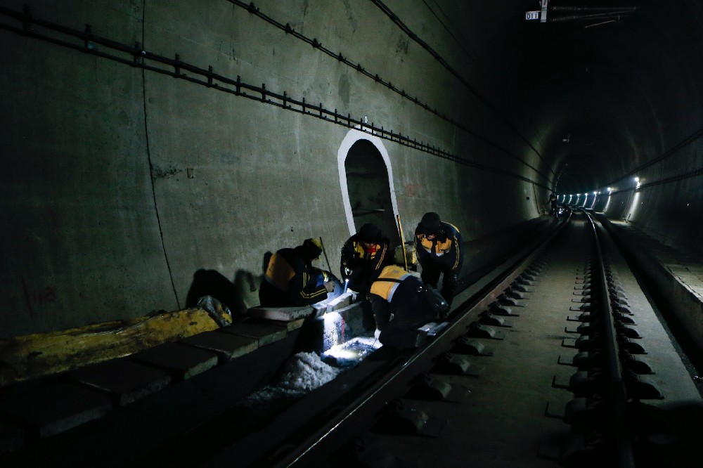 祥云铁路运营隧道病害现状